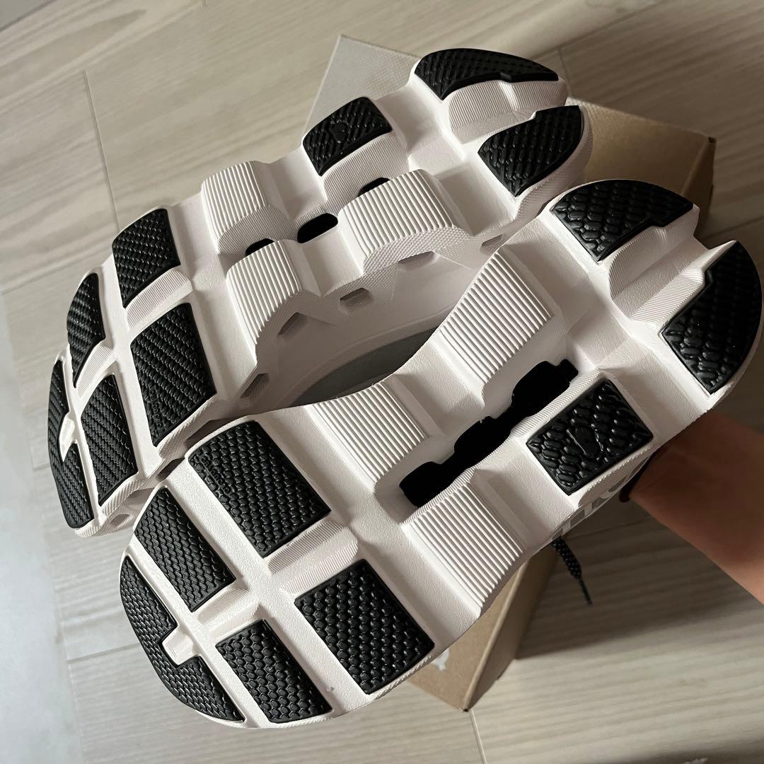 新品 On クラウドモンスター ホワイト 24cm