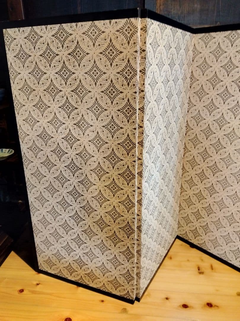 松の木と鳥の四つ折り屏風