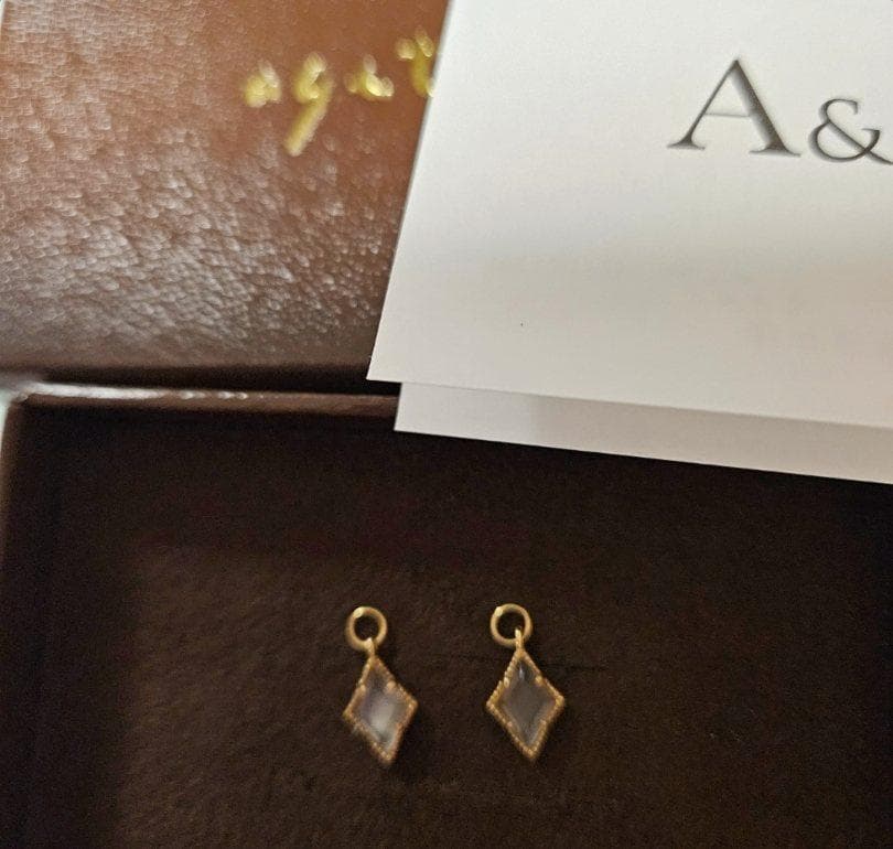 ◆agete【未使用】ピアスチャーム K10 ミル打ち シェル 菱形！2,3万