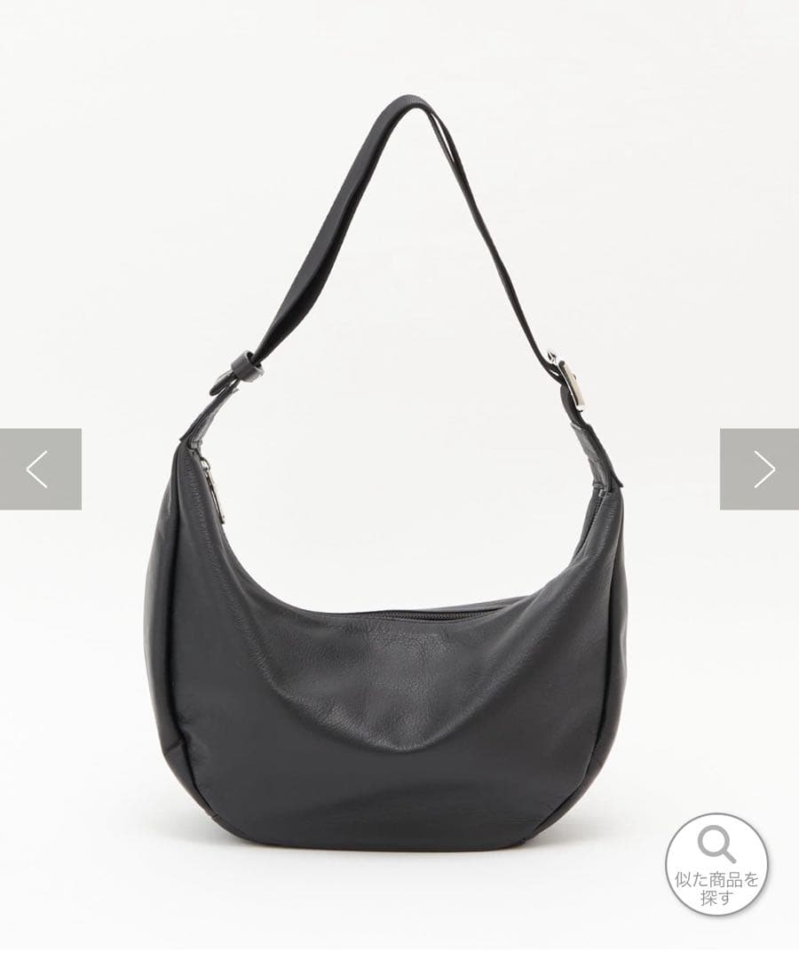 黒の合成皮革ショルダーバッグ