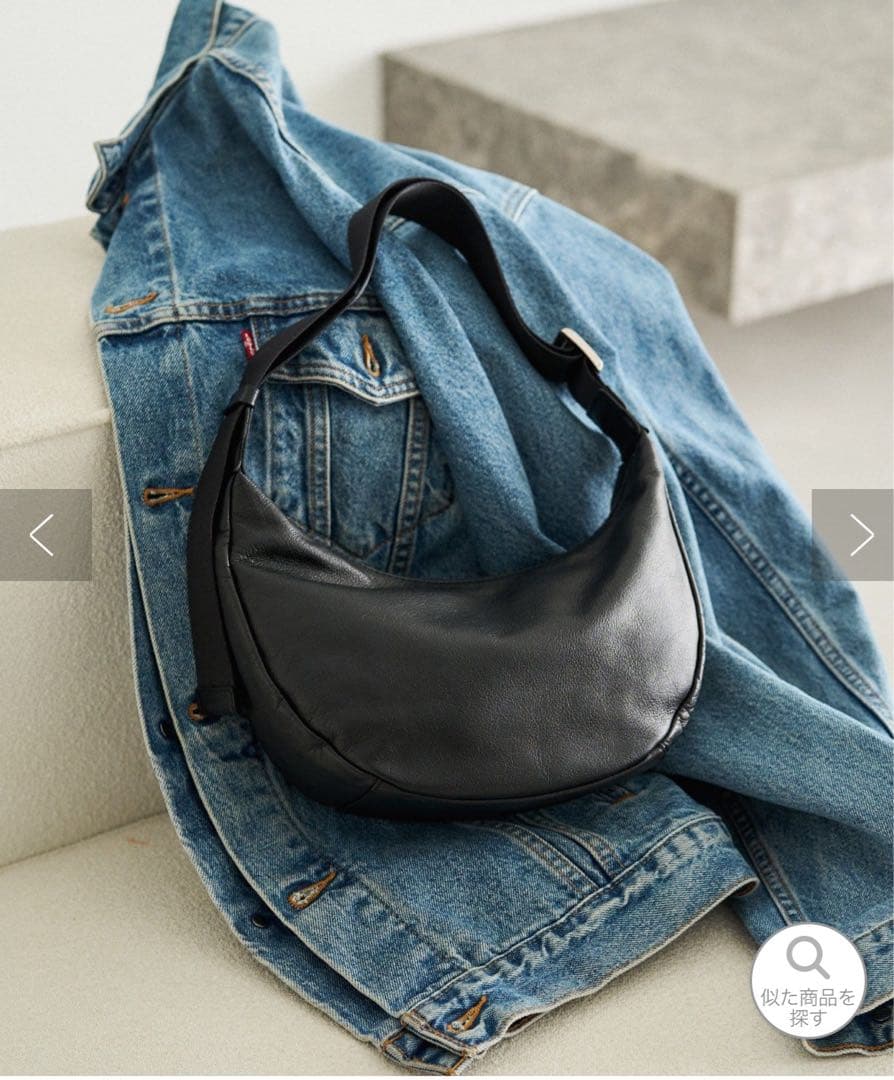 黒の合成皮革ショルダーバッグ