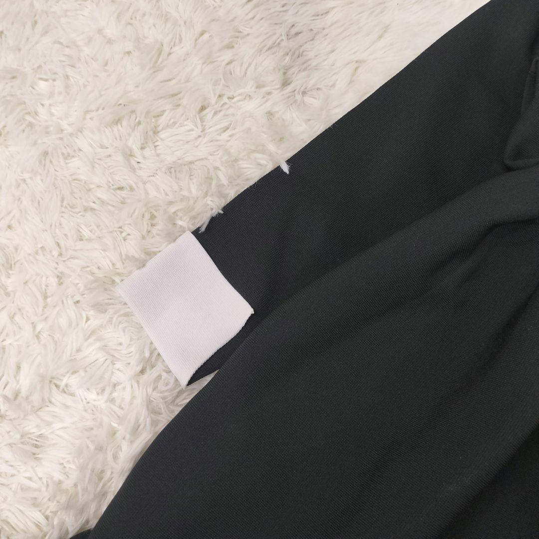 クラシカル 黒ワンピース 白襟×白カフス Aライン フレア スタイル美人