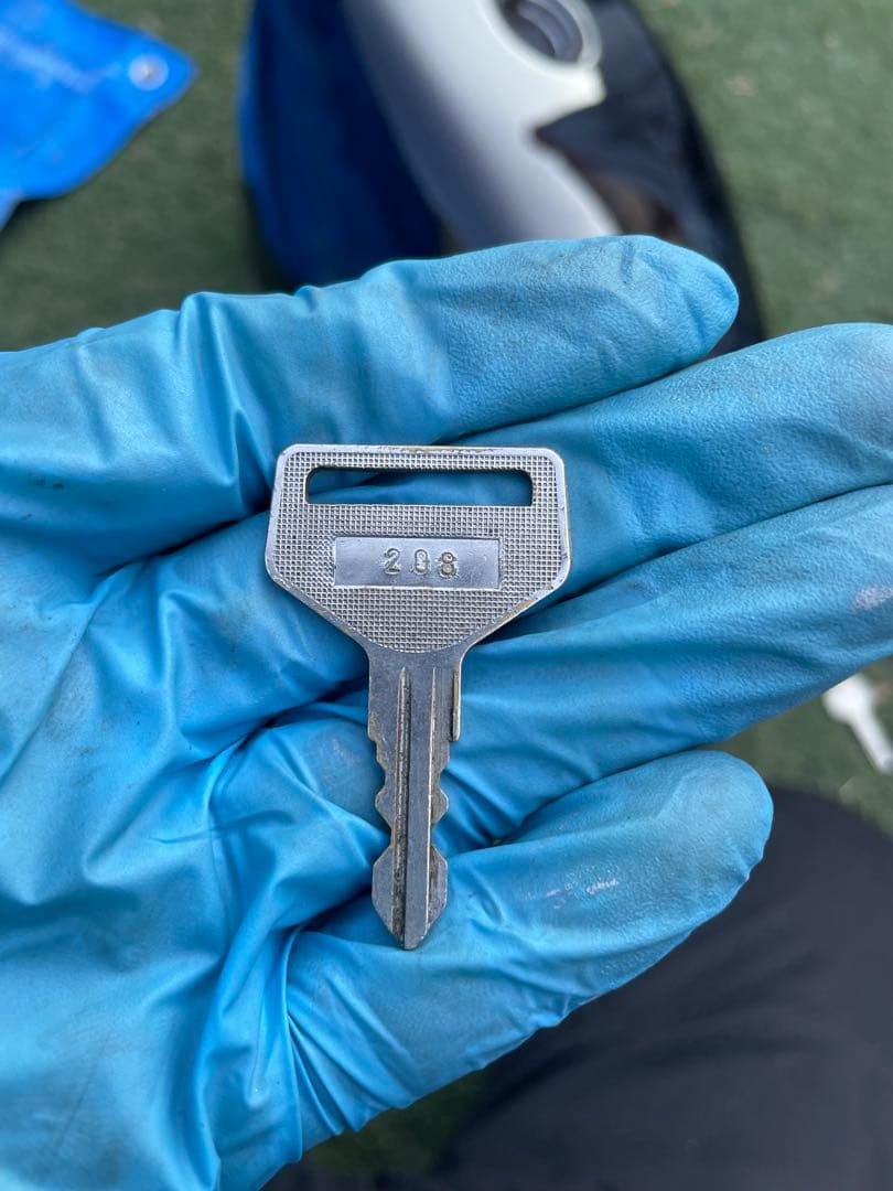 スポーツスター1200 純正タンク タンクキャップ 鍵付き 〜03