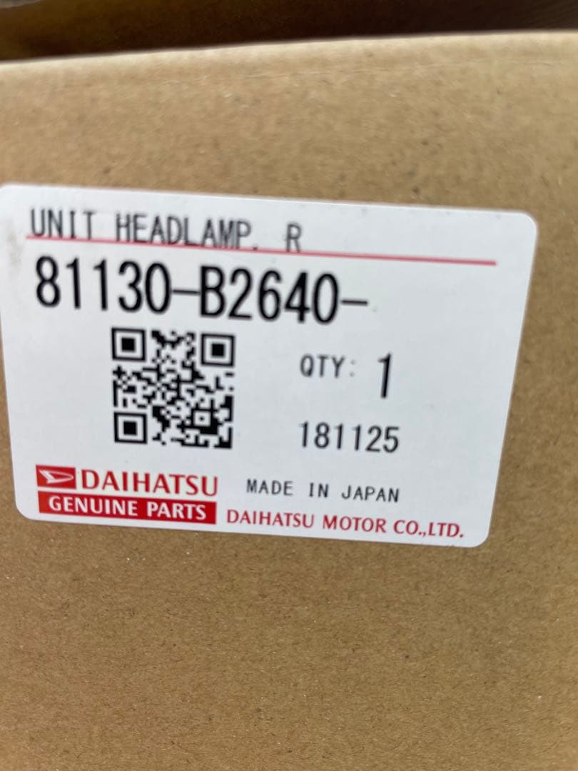 ムーブキャンバス 右ヘッドライト LA800S