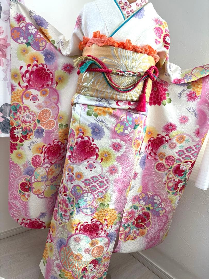 未使用に近い　豪華正絹振袖フルセット　縁起柄　華やか　花柄　成人式