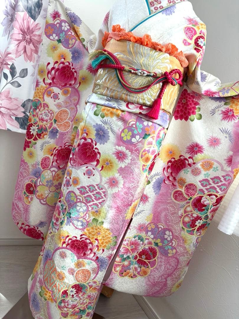 未使用に近い　豪華正絹振袖フルセット　縁起柄　華やか　花柄　成人式