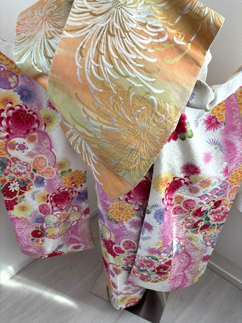 未使用に近い　豪華正絹振袖フルセット　縁起柄　華やか　花柄　成人式