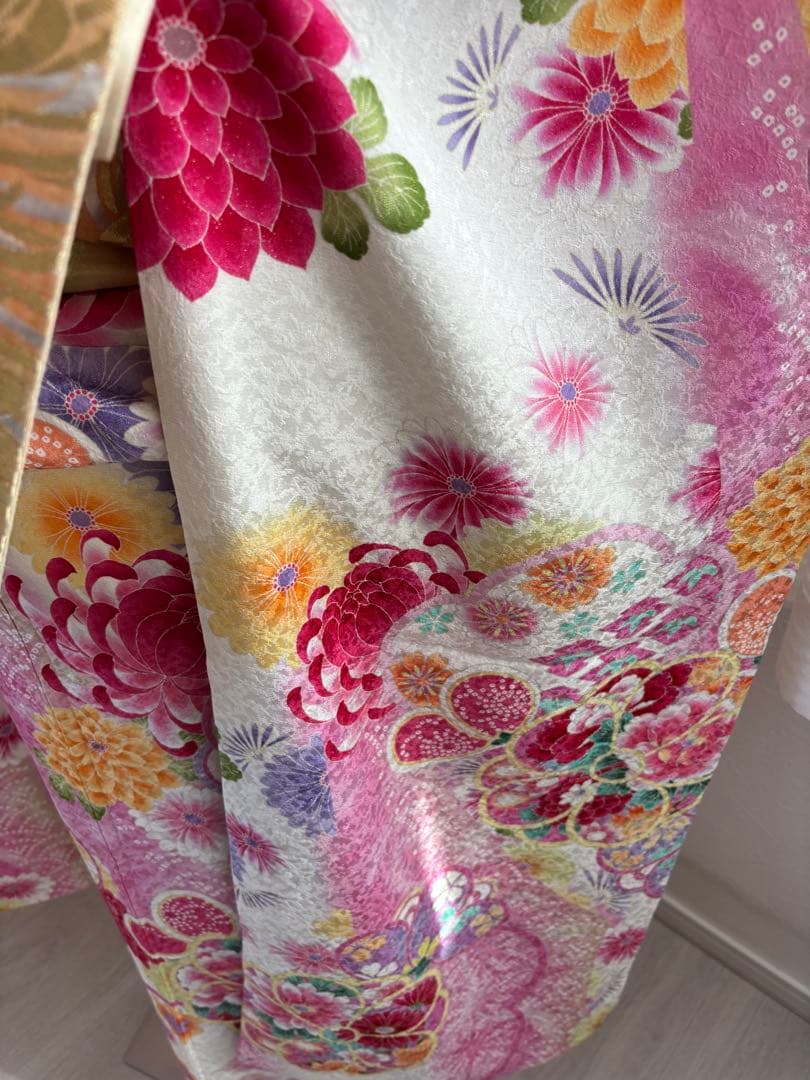 未使用に近い　豪華正絹振袖フルセット　縁起柄　華やか　花柄　成人式