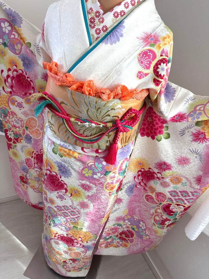 未使用に近い　豪華正絹振袖フルセット　縁起柄　華やか　花柄　成人式