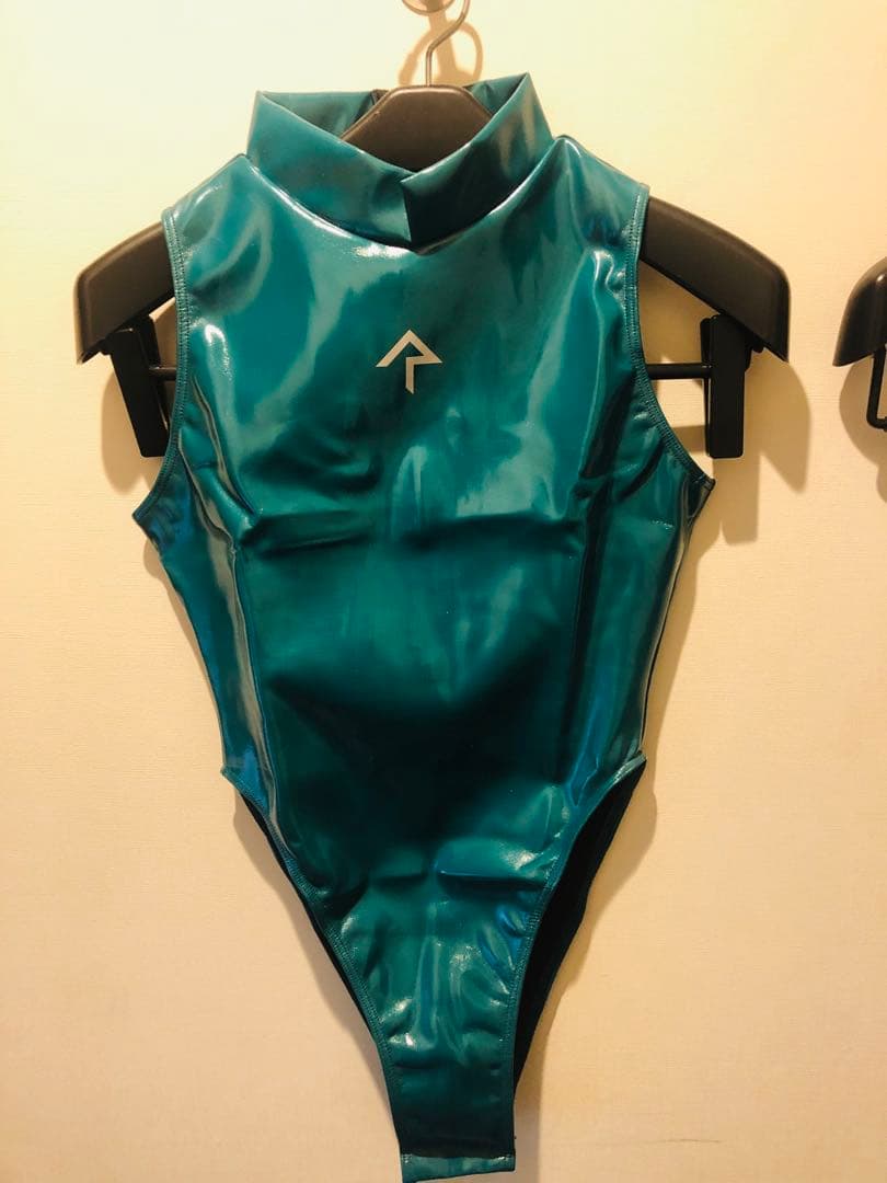 REALISE ガミーエナメルハイネックスイムスーツ　シーグラス