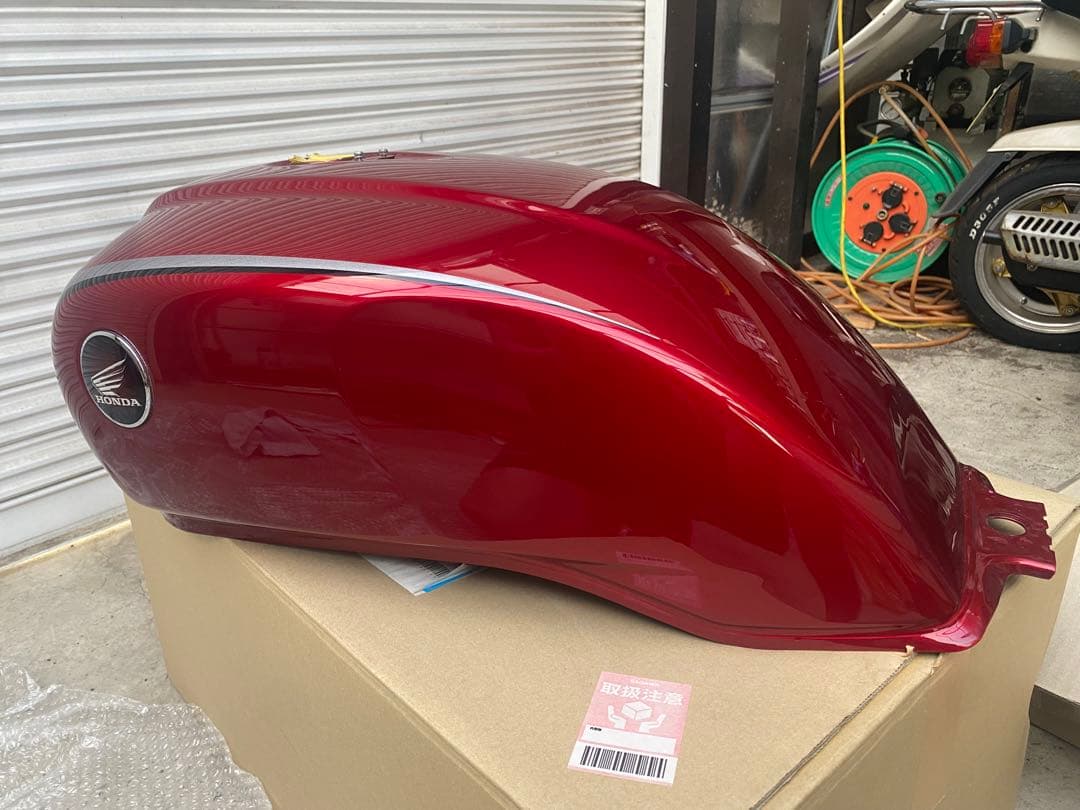 ● 早いもの勝ち　CB1100 純正タンク　2014年EX 17L