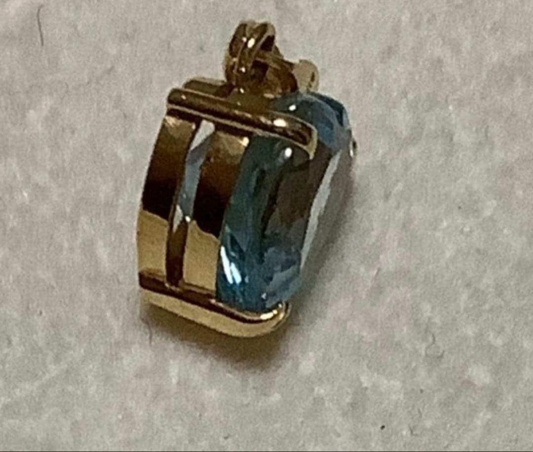 大特価！最終価格　K18 ハート型 トパーズ ペンダントトップ1.7g