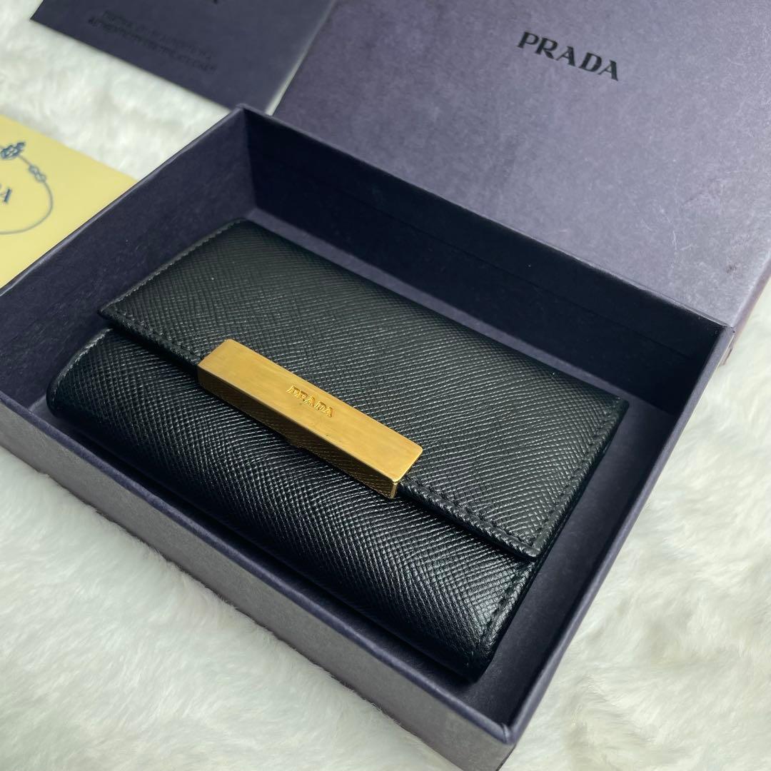 新品未使用　箱付PRADA キーケース ブラック 6連キーリング　おしゃれ　希少
