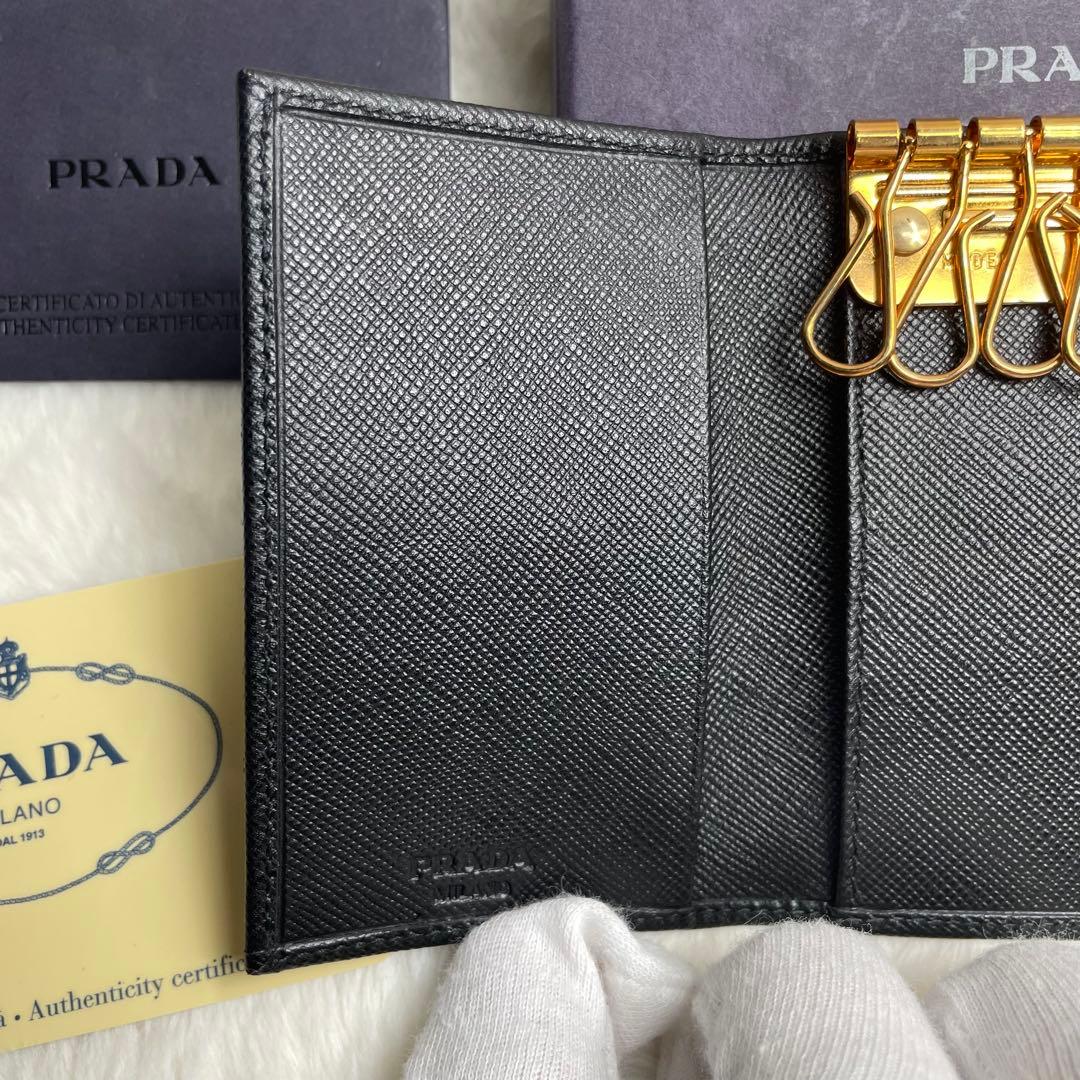 新品未使用　箱付PRADA キーケース ブラック 6連キーリング　おしゃれ　希少