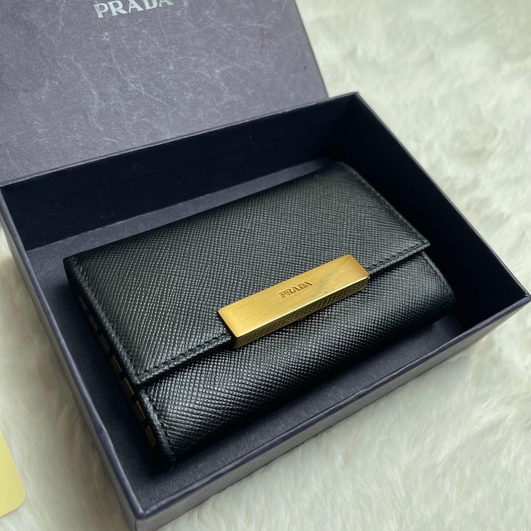 新品未使用　箱付PRADA キーケース ブラック 6連キーリング　おしゃれ　希少