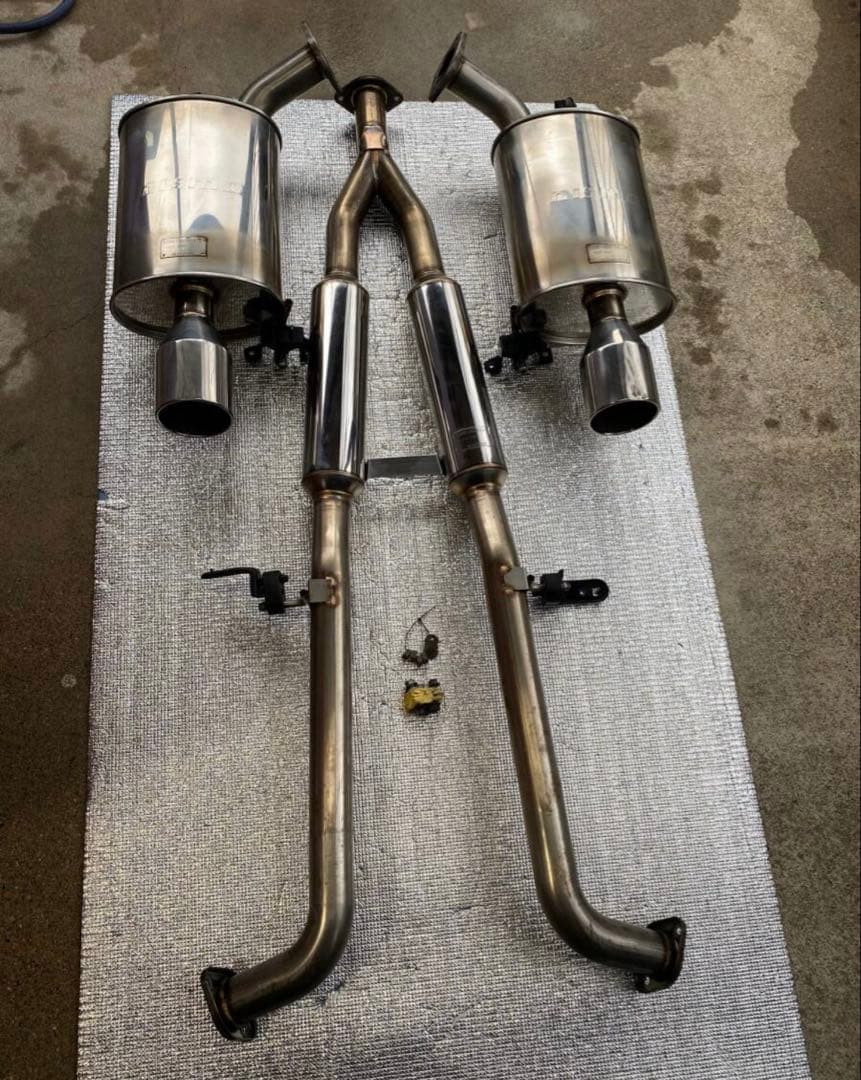 v36 スカイライン　nismoマフラー