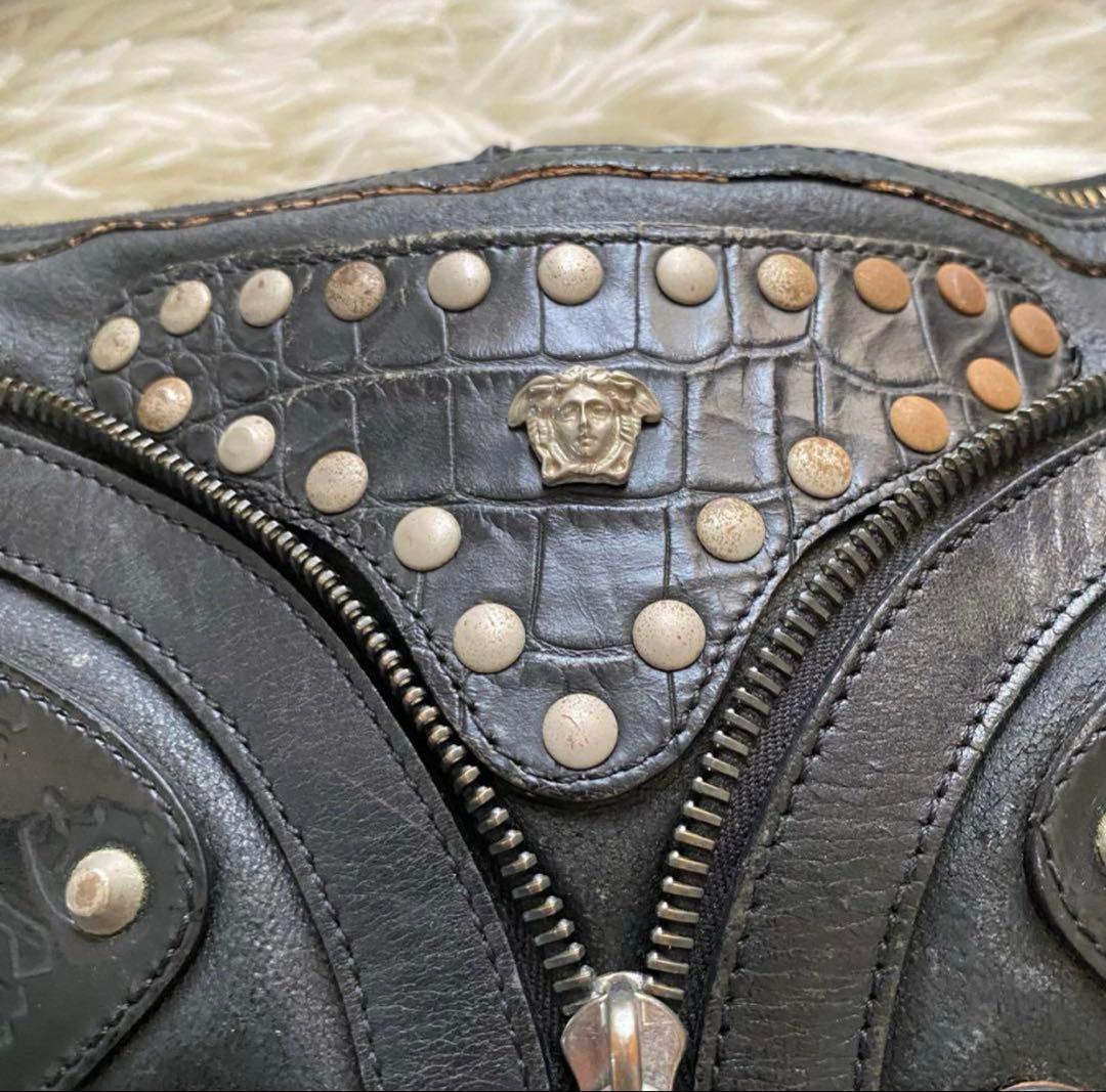 ヴェルサーチ ホーボー ショルダーバック メデューサ レザー スタッズ 黒
