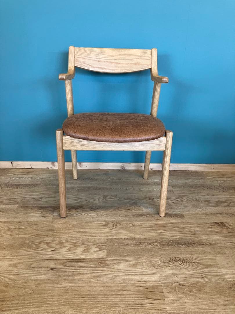 イバタインテリア　RIFACTION CHAIR 展示品
