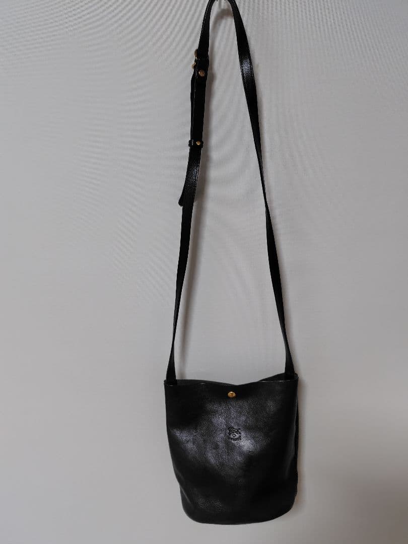 イルビゾンテ　ショルダーバッグ 　ミニバケツ型2WAY　クロスボディバッグ　黒