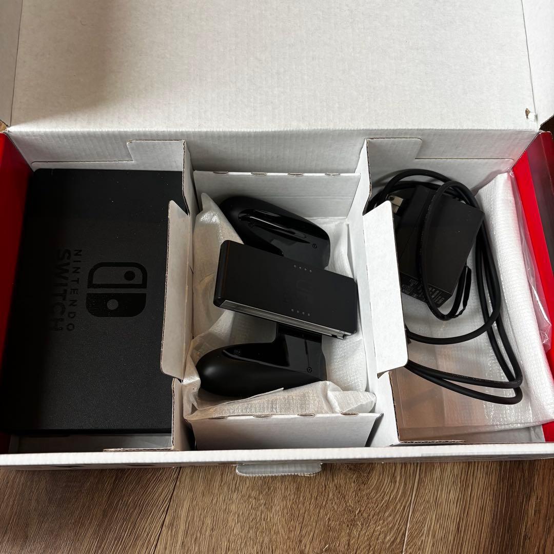 美品）Nintendo Switch 本体 充電器　HDMIケーブル付き