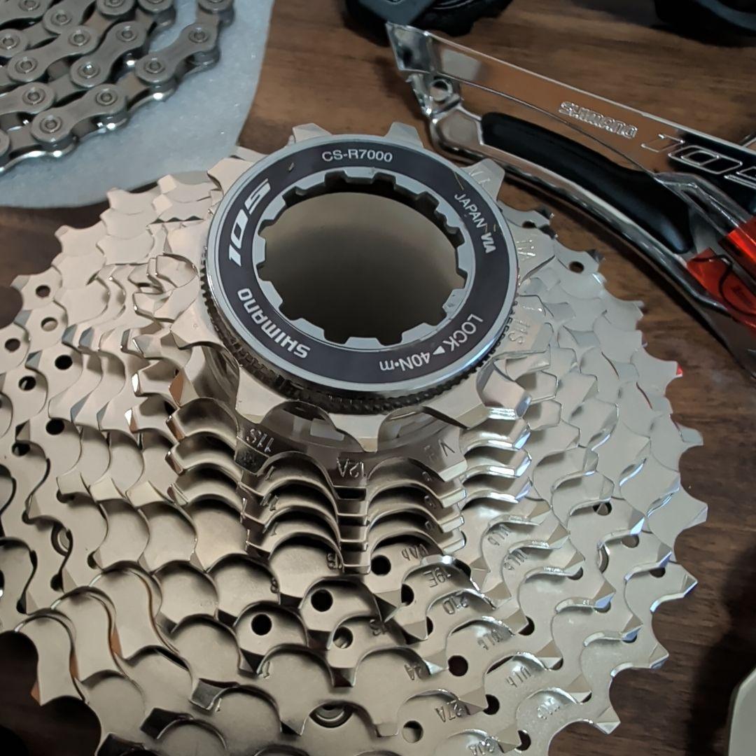 ね*い様 【新品】SHIMANO シマノ 105 R7020 油圧ディスク コン