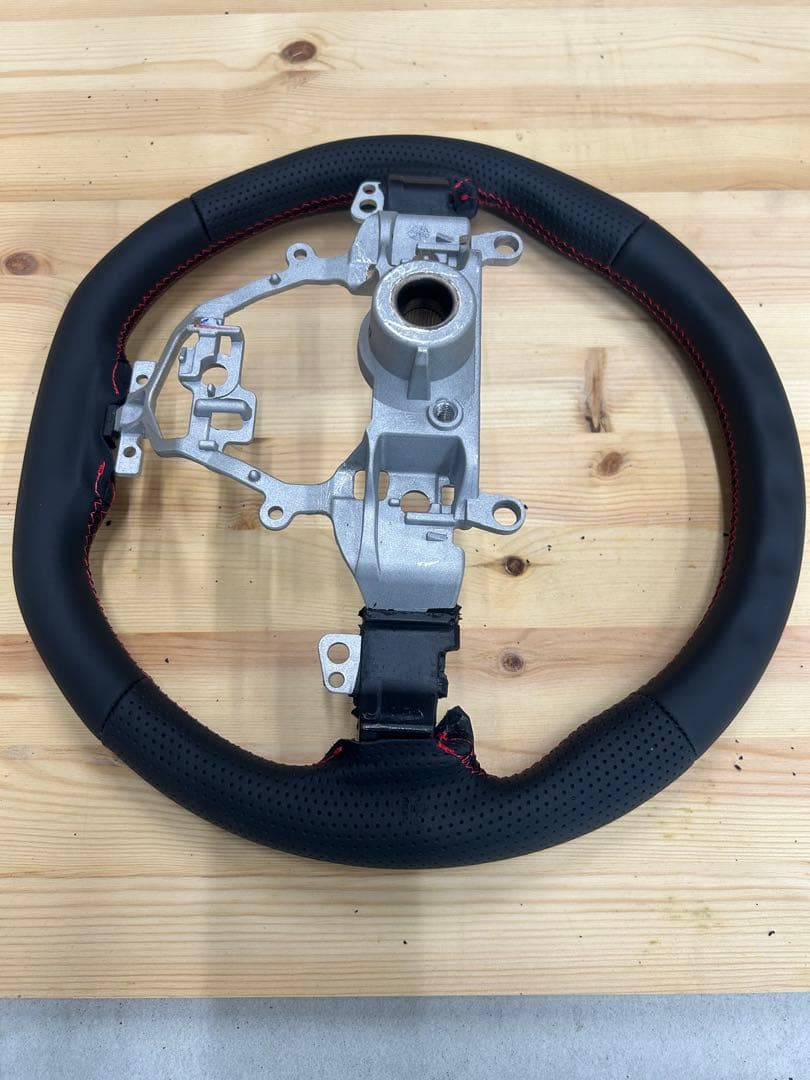 REAL ステアリングホイール 品番：SZA-LPB-RD スイフトスポーツ