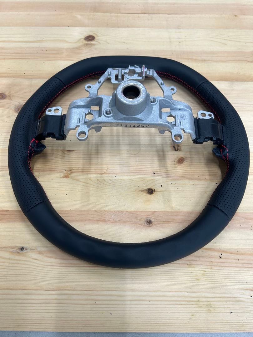 REAL ステアリングホイール 品番：SZA-LPB-RD スイフトスポーツ