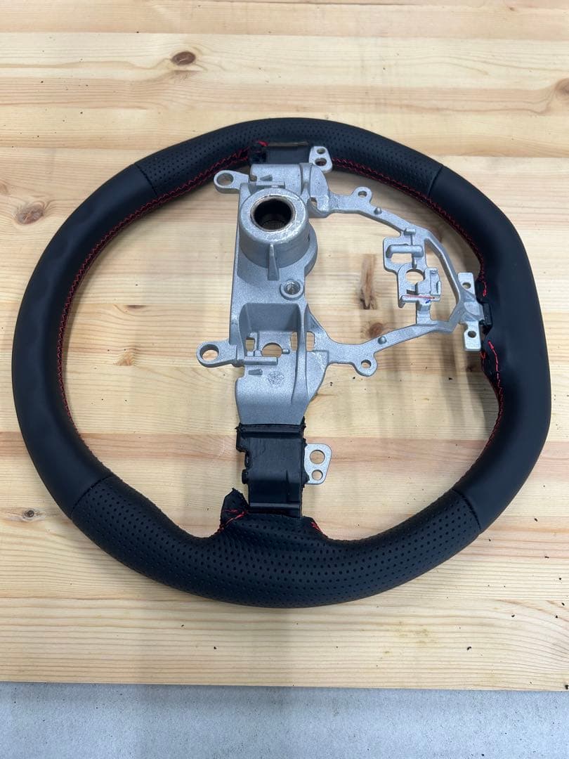 REAL ステアリングホイール 品番：SZA-LPB-RD スイフトスポーツ