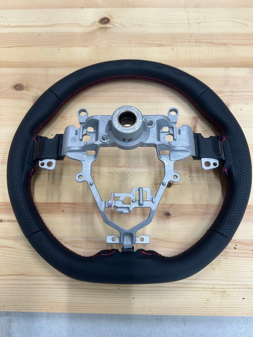 REAL ステアリングホイール 品番：SZA-LPB-RD スイフトスポーツ