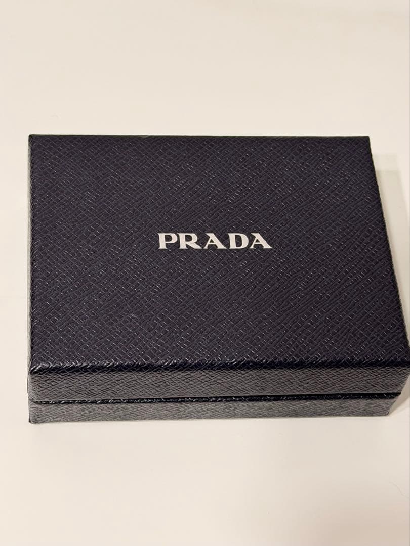 【箱付き】PRADA ブラックレザー 三つ折り財布