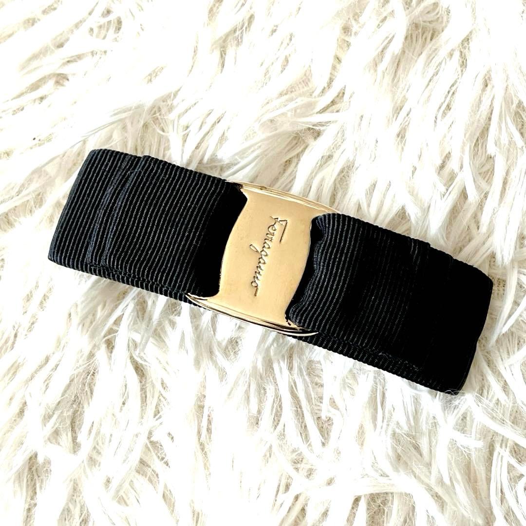 極美品　フェラガモ バレッタ ヴァラ ブラック ゴールド金具 イタリア製 美品