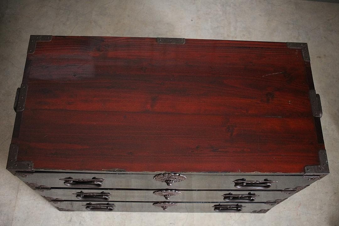 なおこ　綺麗な丸金具庄内箪笥　3段　中桐　タンス古家具　古民家　時代家具