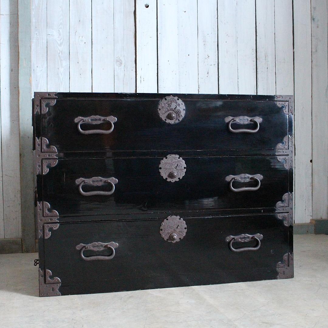 なおこ　綺麗な丸金具庄内箪笥　3段　中桐　タンス古家具　古民家　時代家具