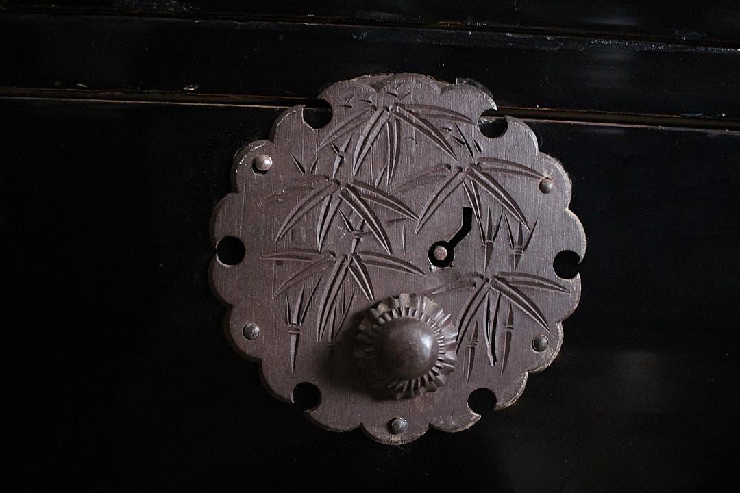 なおこ　綺麗な丸金具庄内箪笥　3段　中桐　タンス古家具　古民家　時代家具