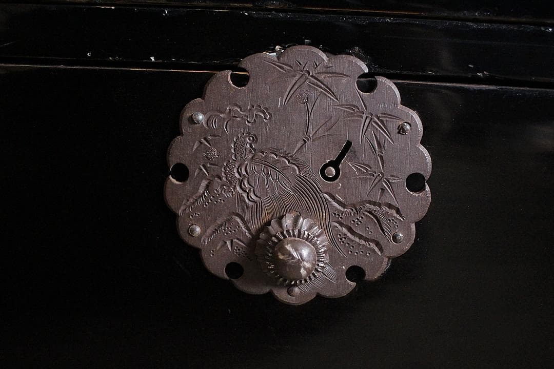 なおこ　綺麗な丸金具庄内箪笥　3段　中桐　タンス古家具　古民家　時代家具