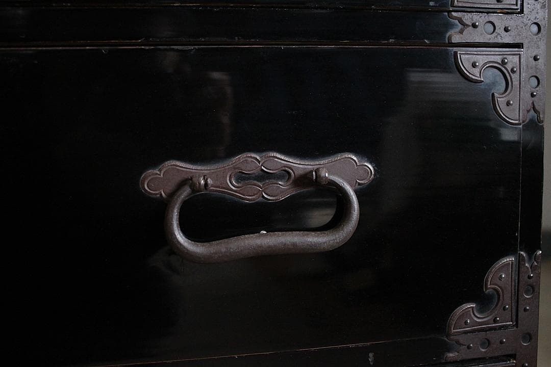 なおこ　綺麗な丸金具庄内箪笥　3段　中桐　タンス古家具　古民家　時代家具