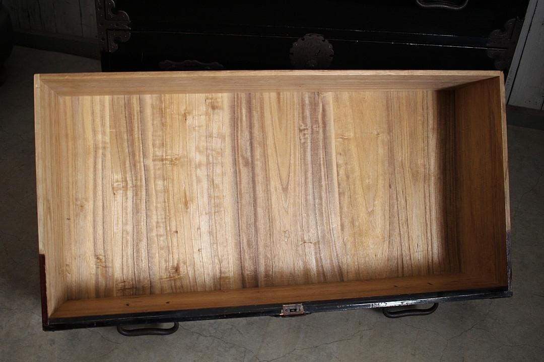 なおこ　綺麗な丸金具庄内箪笥　3段　中桐　タンス古家具　古民家　時代家具