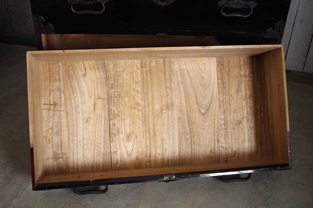 なおこ　綺麗な丸金具庄内箪笥　3段　中桐　タンス古家具　古民家　時代家具