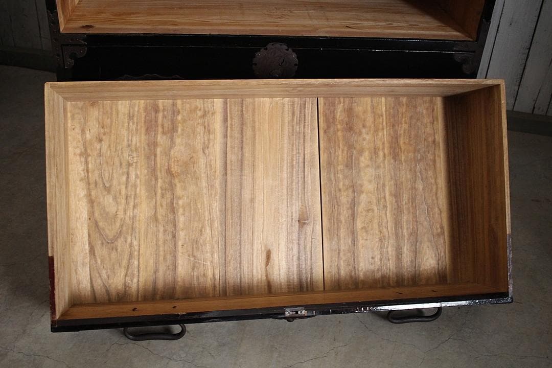 なおこ　綺麗な丸金具庄内箪笥　3段　中桐　タンス古家具　古民家　時代家具