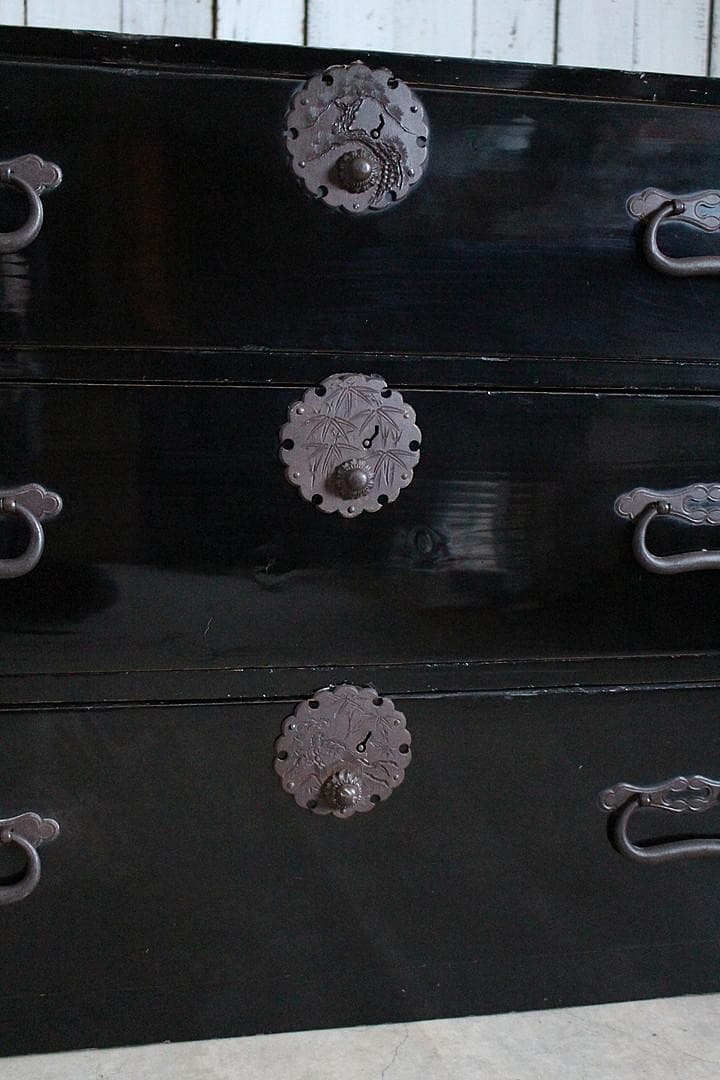 なおこ　綺麗な丸金具庄内箪笥　3段　中桐　タンス古家具　古民家　時代家具