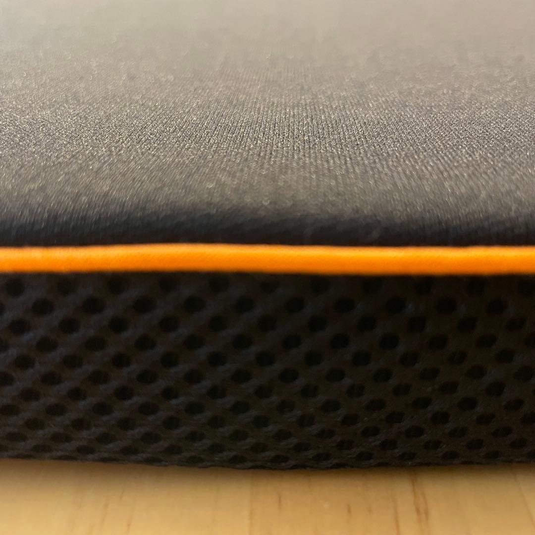 ジェルトロン　シングルクッション　幅42センチ　奥行38センチ　試用のみの美品