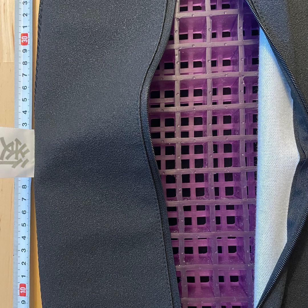 ジェルトロン　シングルクッション　幅42センチ　奥行38センチ　試用のみの美品