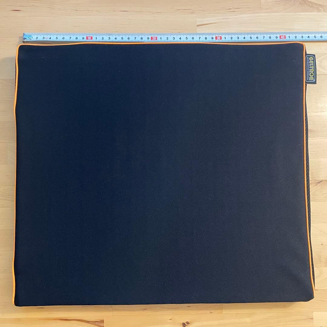 ジェルトロン　シングルクッション　幅42センチ　奥行38センチ　試用のみの美品