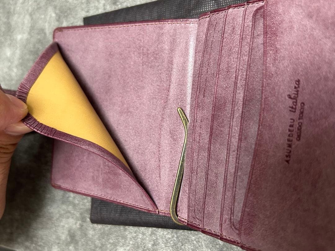 ASUMEDERU ロロマ 札バサミ 色:プルーニャ