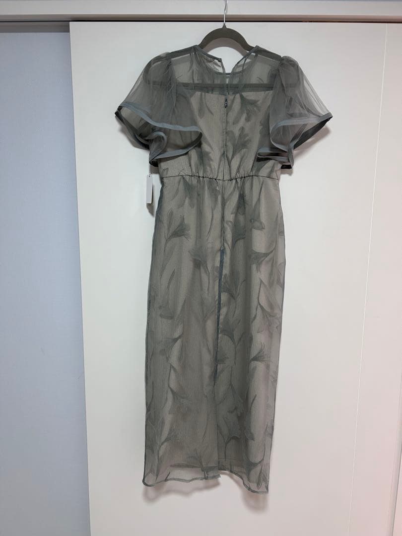 【タグ付き新品】LE’RURE リルアー　サーキュラースリーブフラワードレス