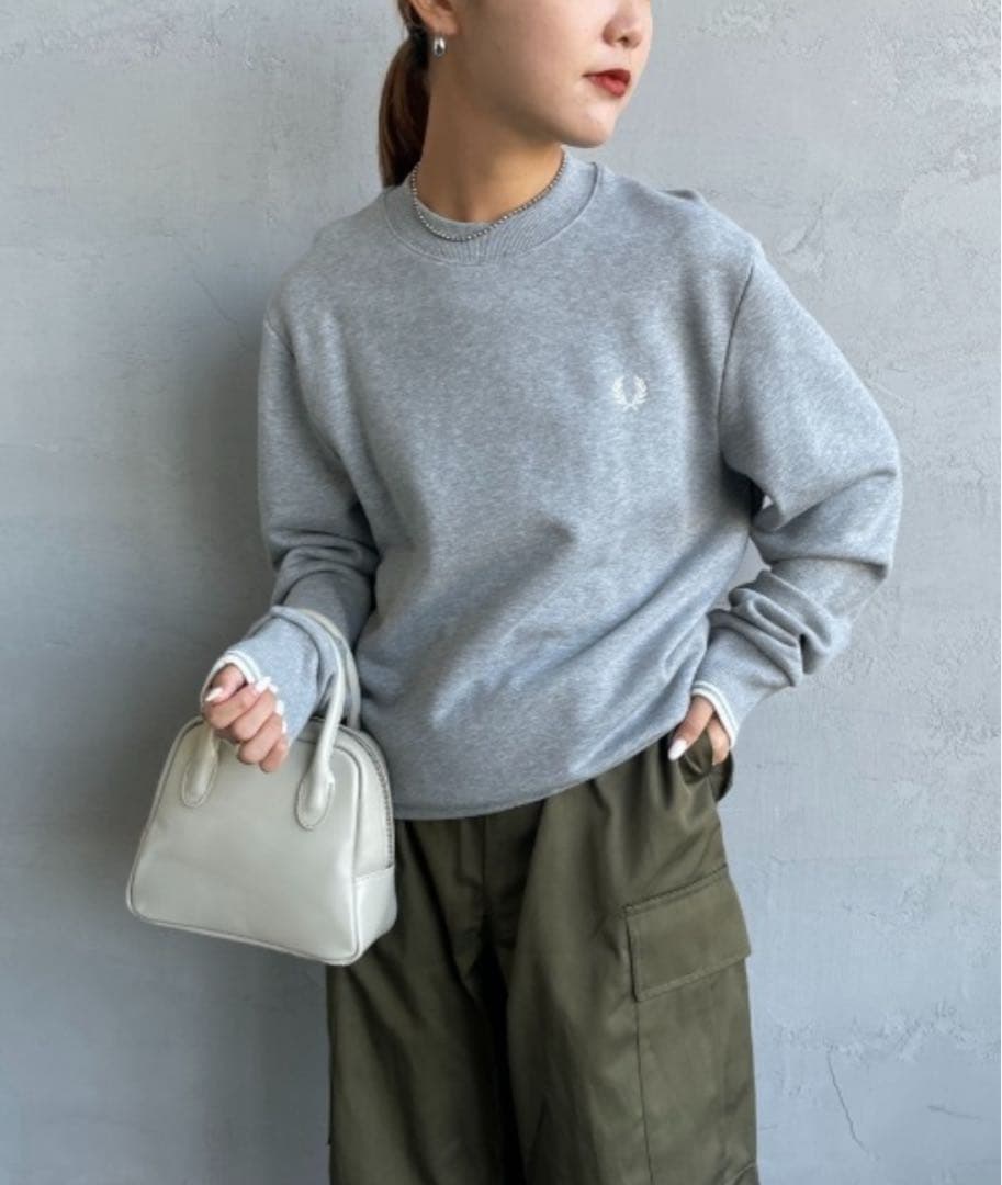 h*r様 FRED PERRYワンポイントロゴ刺繍 クルーネックスウェット