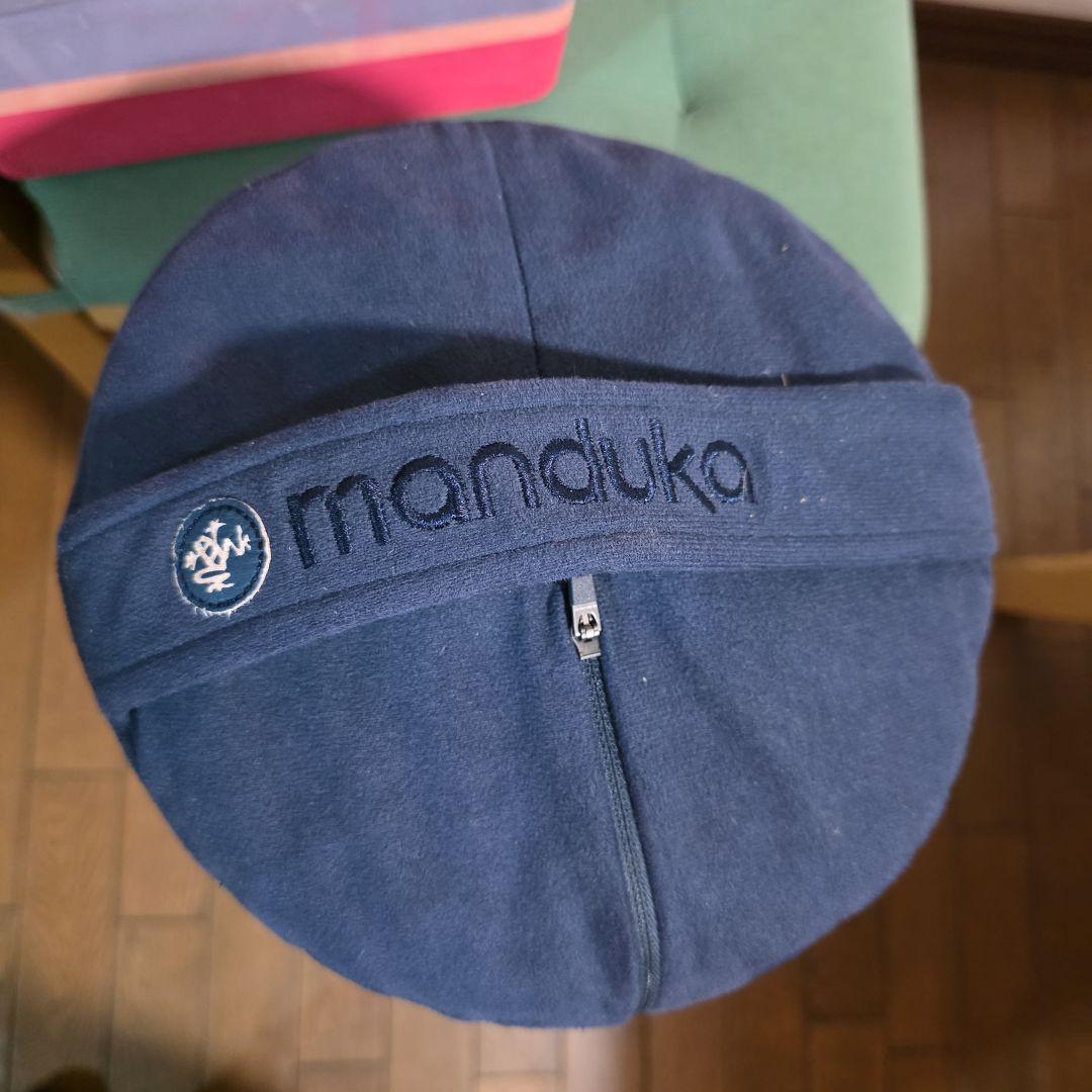 Manduka マンデゥカのヨガマット、ボルスター、ストラップとブロックセット