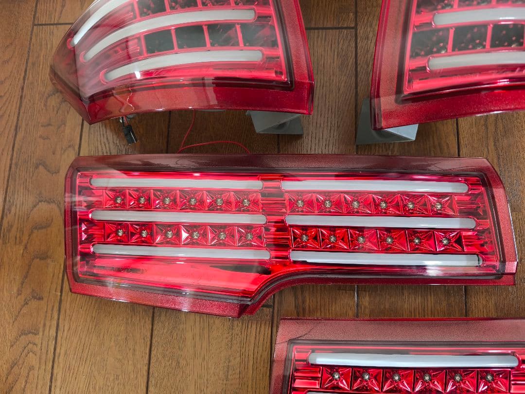 E52　エルグランド　 Valenti ヴァレンティジュエルLED　テールランプ