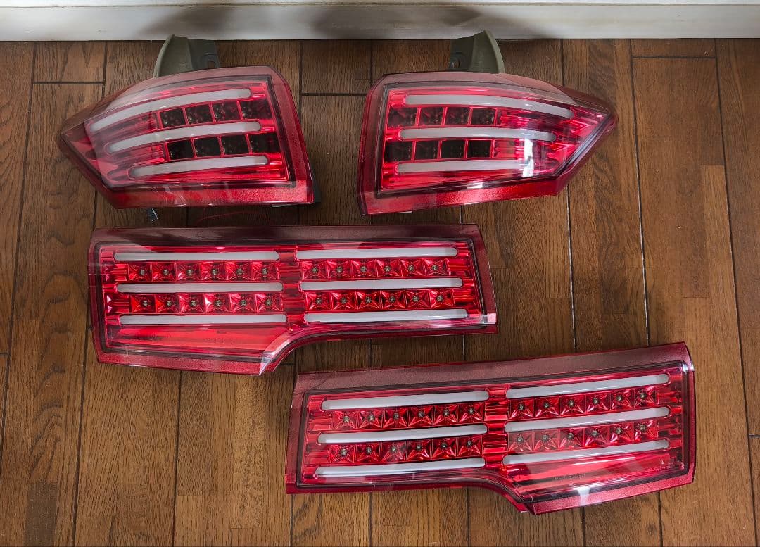 E52　エルグランド　 Valenti ヴァレンティジュエルLED　テールランプ