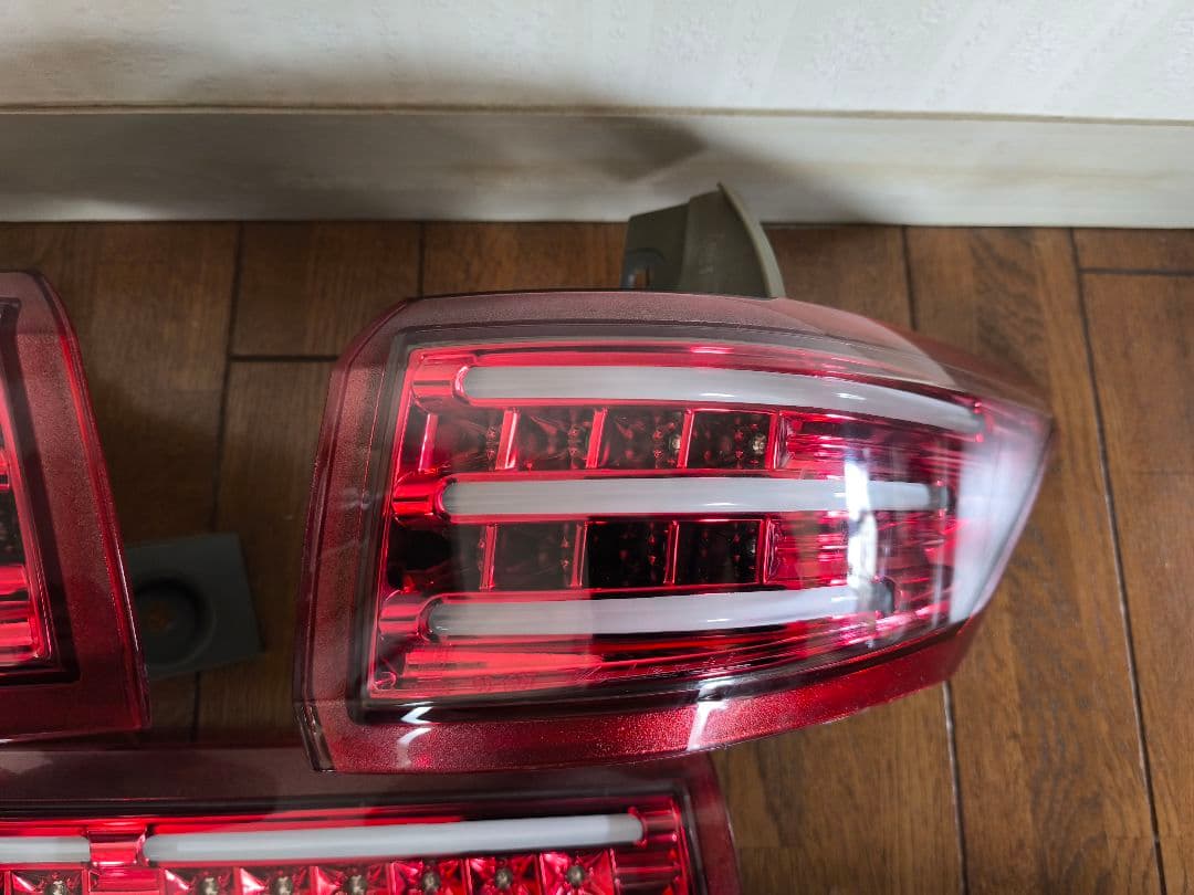 E52　エルグランド　 Valenti ヴァレンティジュエルLED　テールランプ